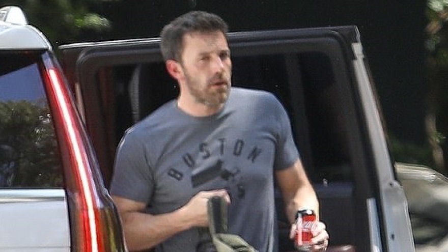 Ben Affleck đến thăm nhà "tình cũ" Jennifer Lopez sau khi cô hủy hôn