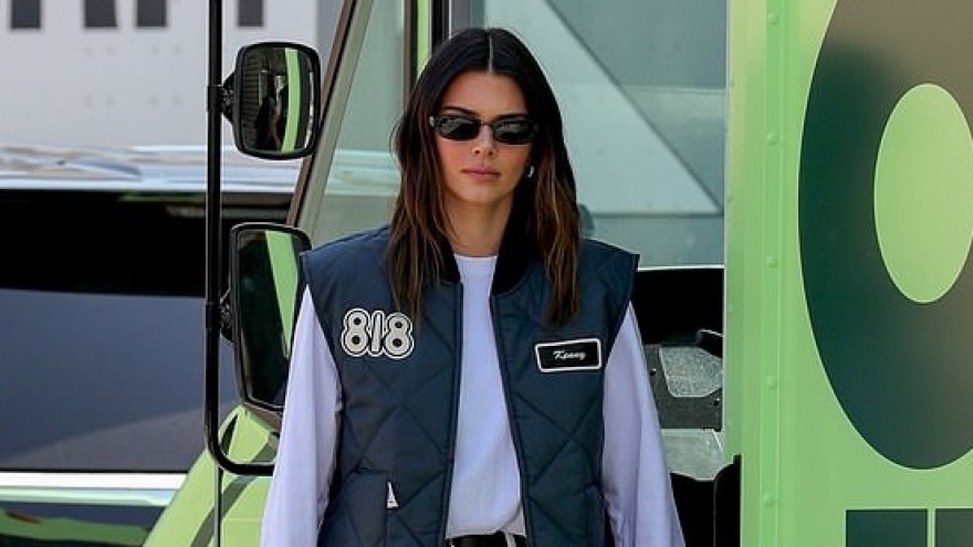 Kendall Jenner diện trang phục khỏe khoắn tại buổi ra mắt nhãn hiệu rượu mới 