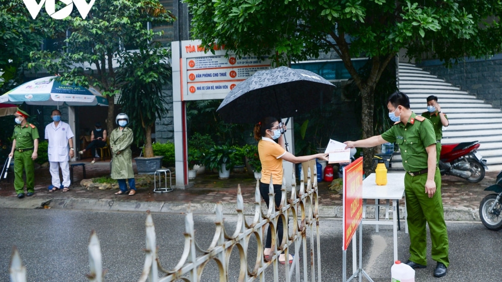  7 cán bộ ở Vĩnh Phúc bị đình chỉ công tác vì chậm tham mưu chống dịch