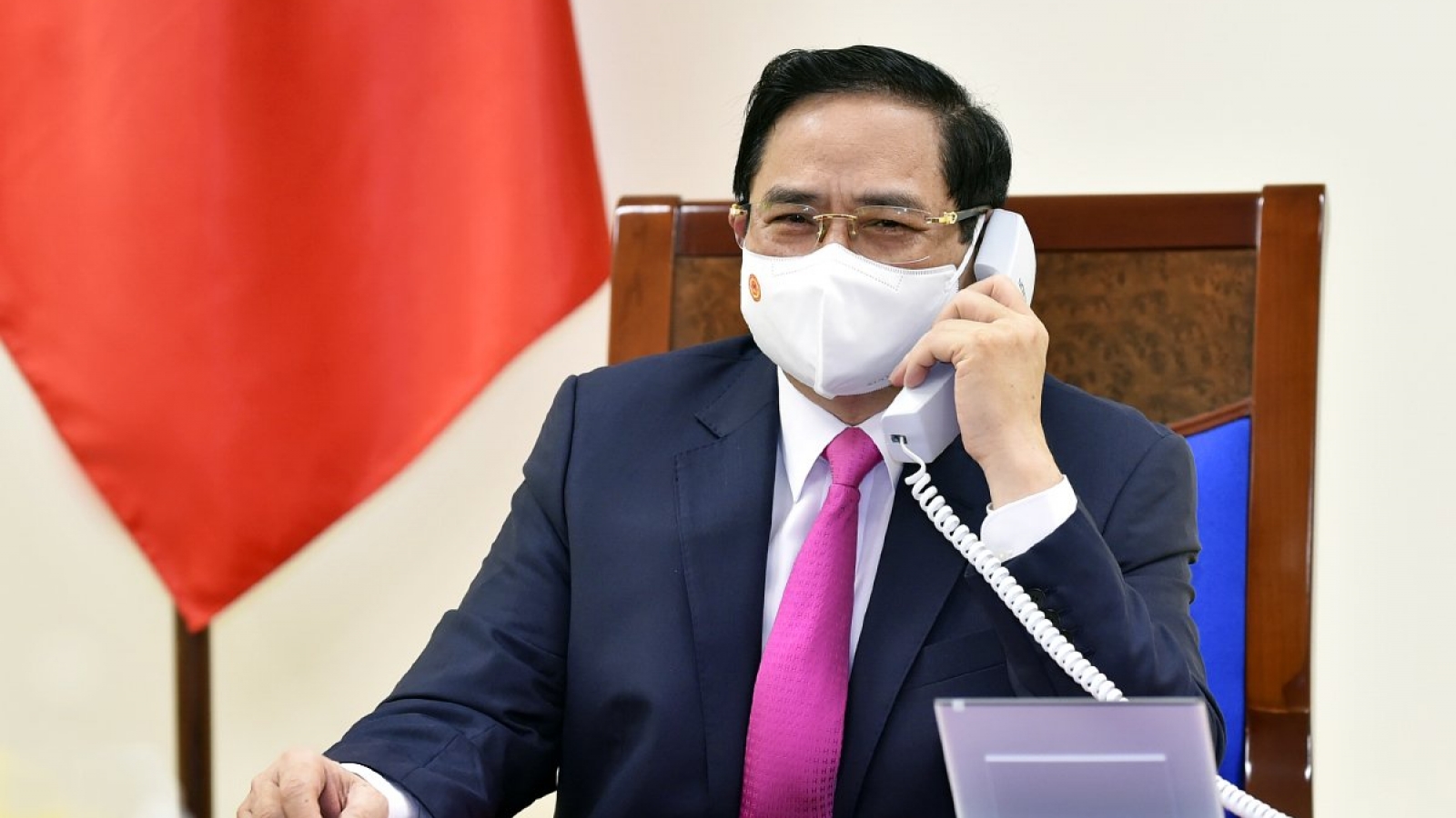 Thủ tướng Chính phủ Phạm Minh Chính điện đàm với Thủ tướng Nhật Bản Suga Yoshihide