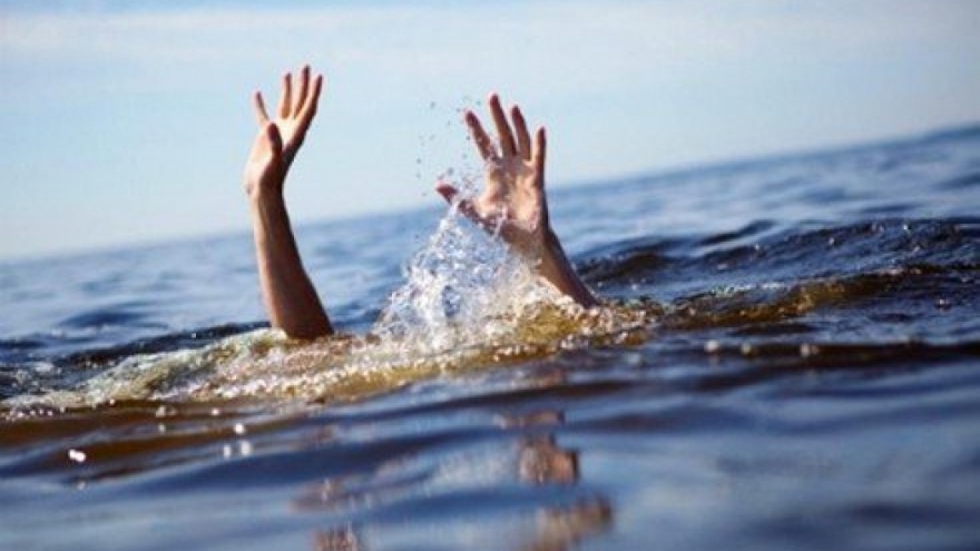 18 học sinh rủ nhau đi tắm biển, 3 em mất tích ở Giao Thủy, Nam Định