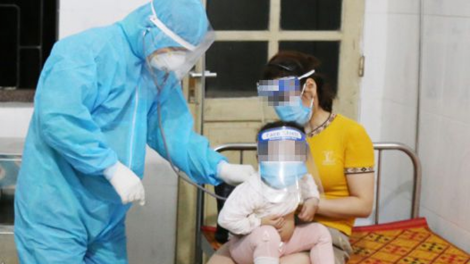 Bé gái 19 tháng tuổi từ Lào về Hà Tĩnh dương tính với SARS-CoV-2