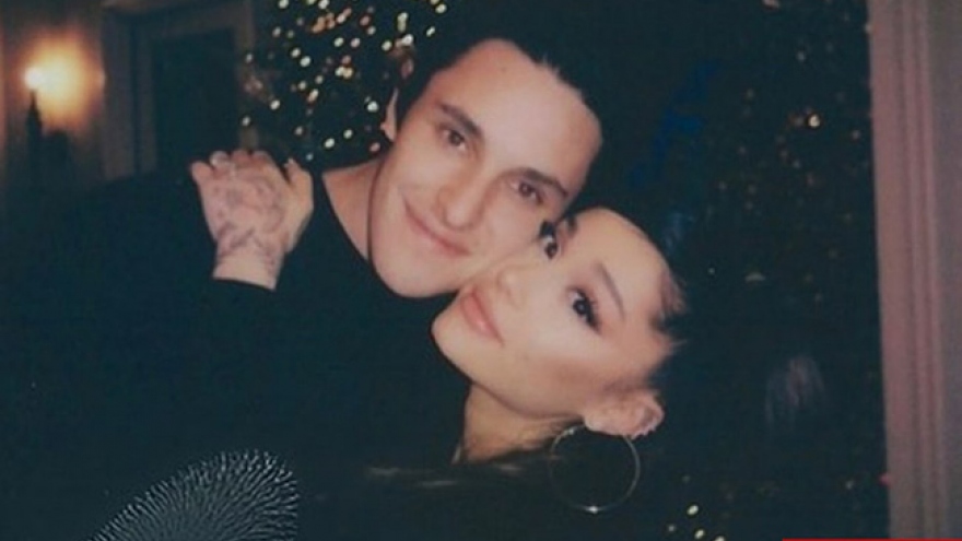 Nữ ca sĩ Ariana Grande bí mật kết hôn với bạn trai kém tuổi
