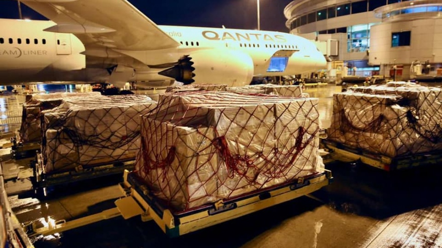 Australia vận chuyển thiết bị y tế tới Ấn Độ hỗ trợ ứng phó Covid-19