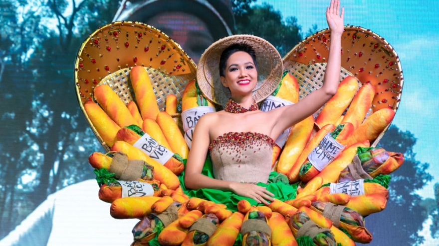 Bread outfit by H’Hen Nie among most unexpected costumes of Miss Universe