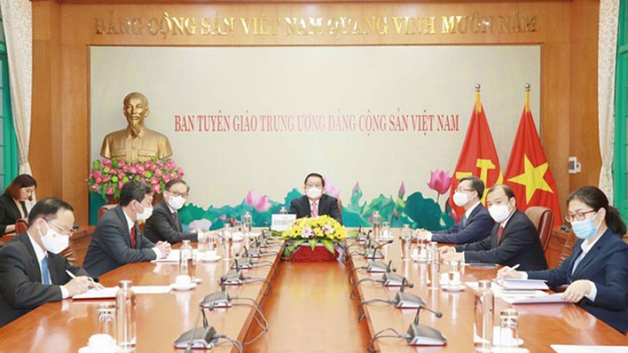 Vietnamese, Lao Party commissions forge cooperation