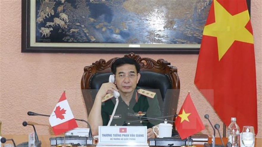 Vietnamese, Canadian defence ministers hold phone talks