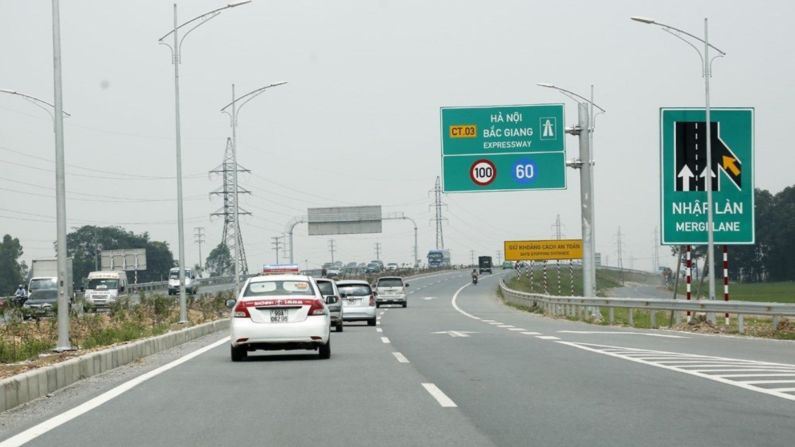 Những lưu ý giúp lái xe an toàn trên đường cao tốc