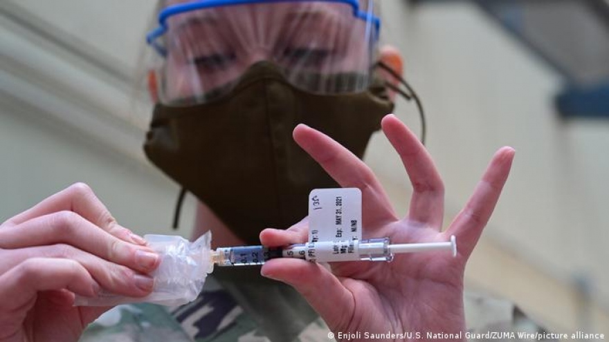EU chia rẽ về việc từ bỏ bản quyền vaccine ngừa Covid-19