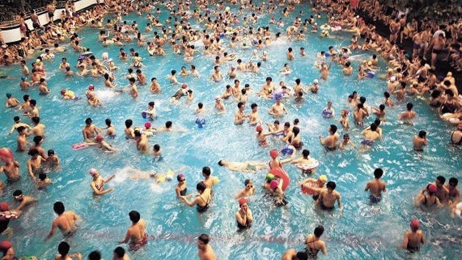 Nguy cơ nhiễm bệnh tiềm ẩn tại các bể bơi mùa hè