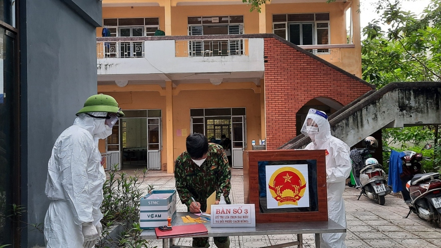 Các điểm bỏ phiếu ở Bắc Giang diễn ra nhanh gọn, bảo đảm quy định phòng dịch