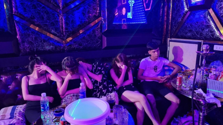 Khởi tố chủ quán karaoke cho 33 thanh niên “bay lắc” ở Quế Võ, Bắc Ninh