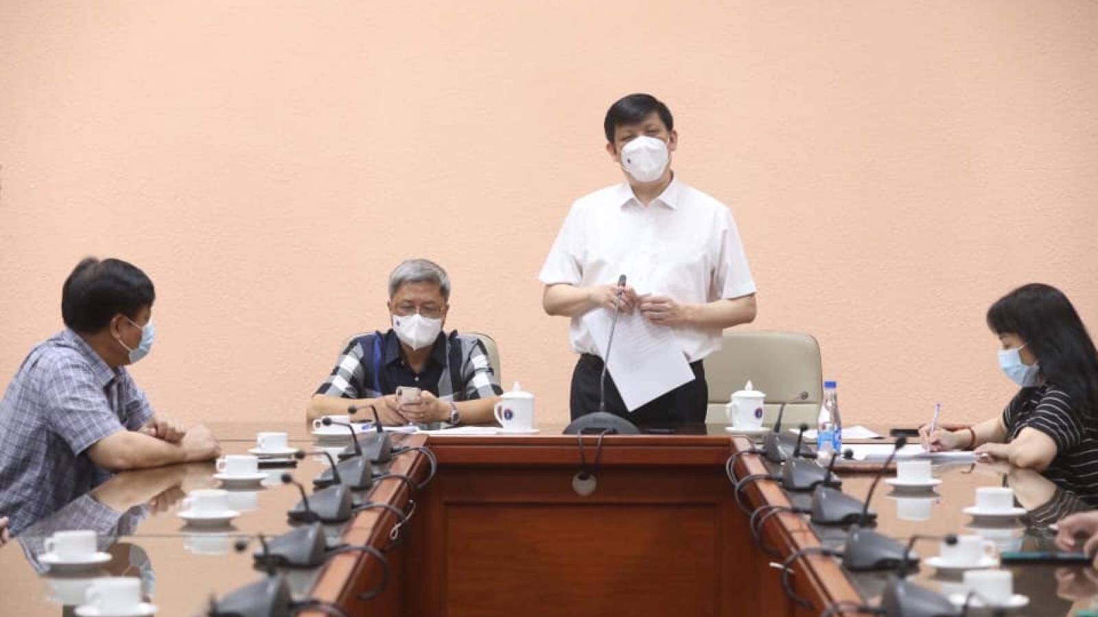 35 chuyên gia y tế Việt Nam sang hỗ trợ Lào chống dịch Covid-19
