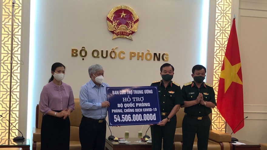 Bộ Quốc phòng tiếp nhận hơn 54 tỷ đồng ủng hộ phòng, chống dịch Covid-19