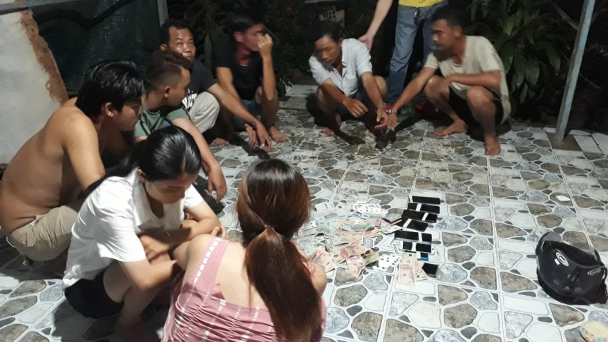 Vĩnh Long bắt 9 đối tượng sát phạt nhau trên chiếu bạc