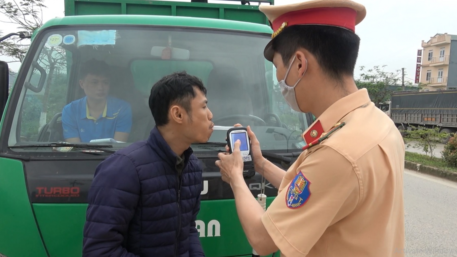 Cao Bằng xử phạt hàng trăm trường hợp vi phạm Luật Giao thông đường bộ
