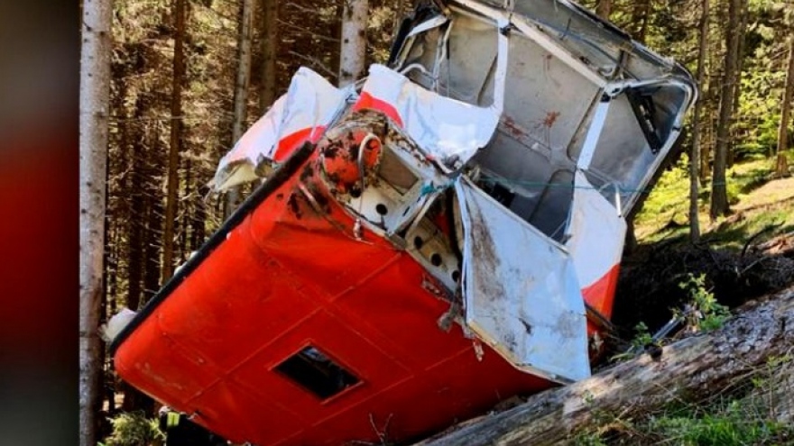 Cabin cáp treo rơi xuống đất, ít nhất 14 người thiệt mạng ở Italy
