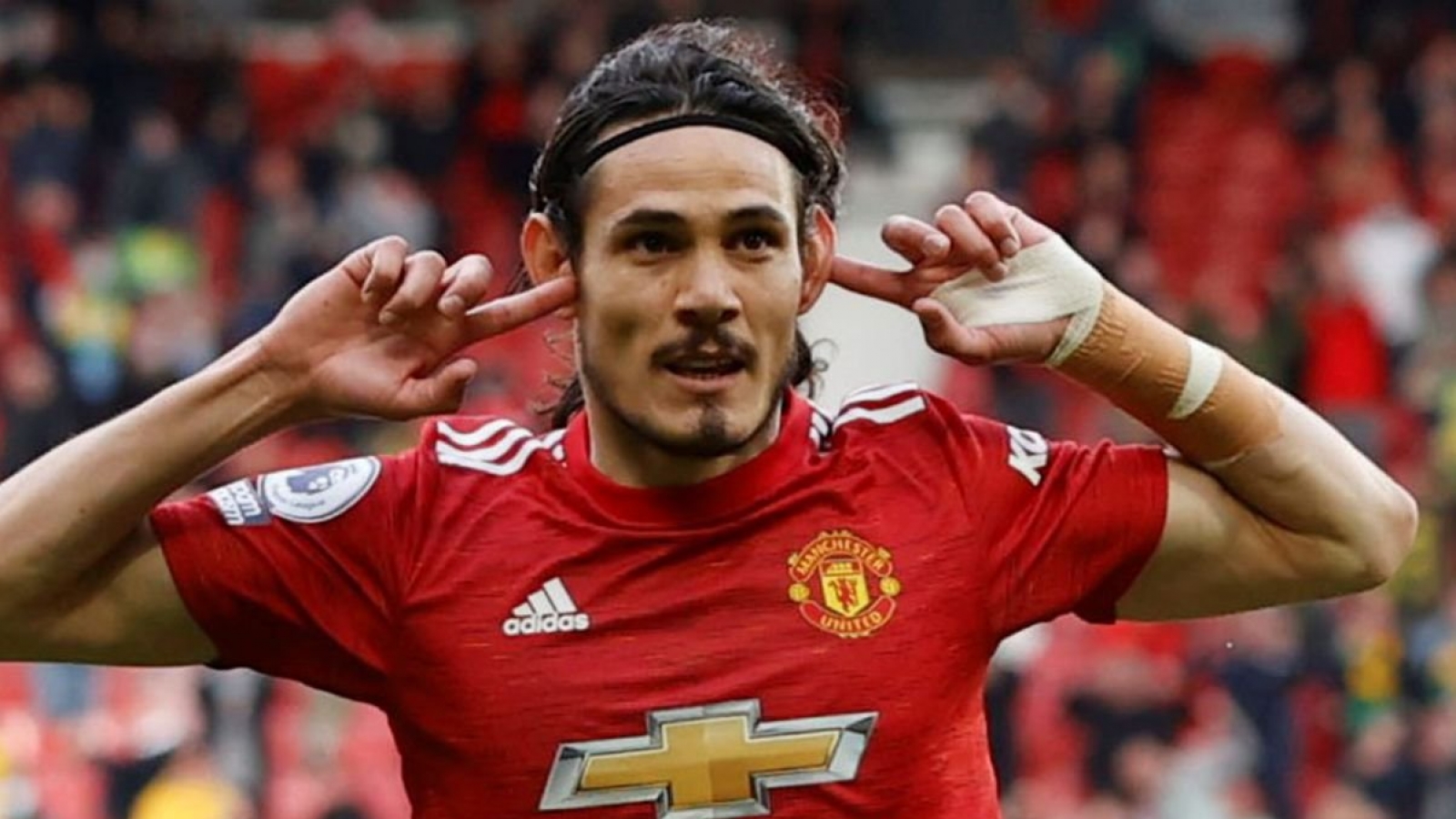Cavani khó hiểu với quyết định của MU cũng như BTC Ngoại hạng Anh