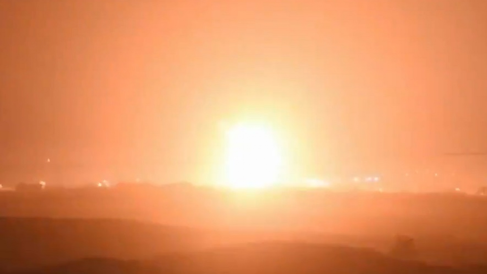 Israel huy động ồ ạt máy bay, xe tăng, pháo binh và bộ binh để tiến đánh Hamas