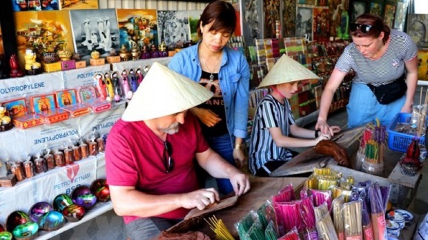 COVID-19 outbreak forces suspension of Hue traditional craft festival