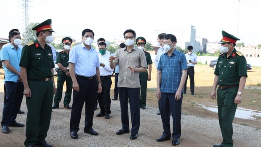 Deputy PM inspects COVID-19 prevention in Bac Giang’s industrial parks