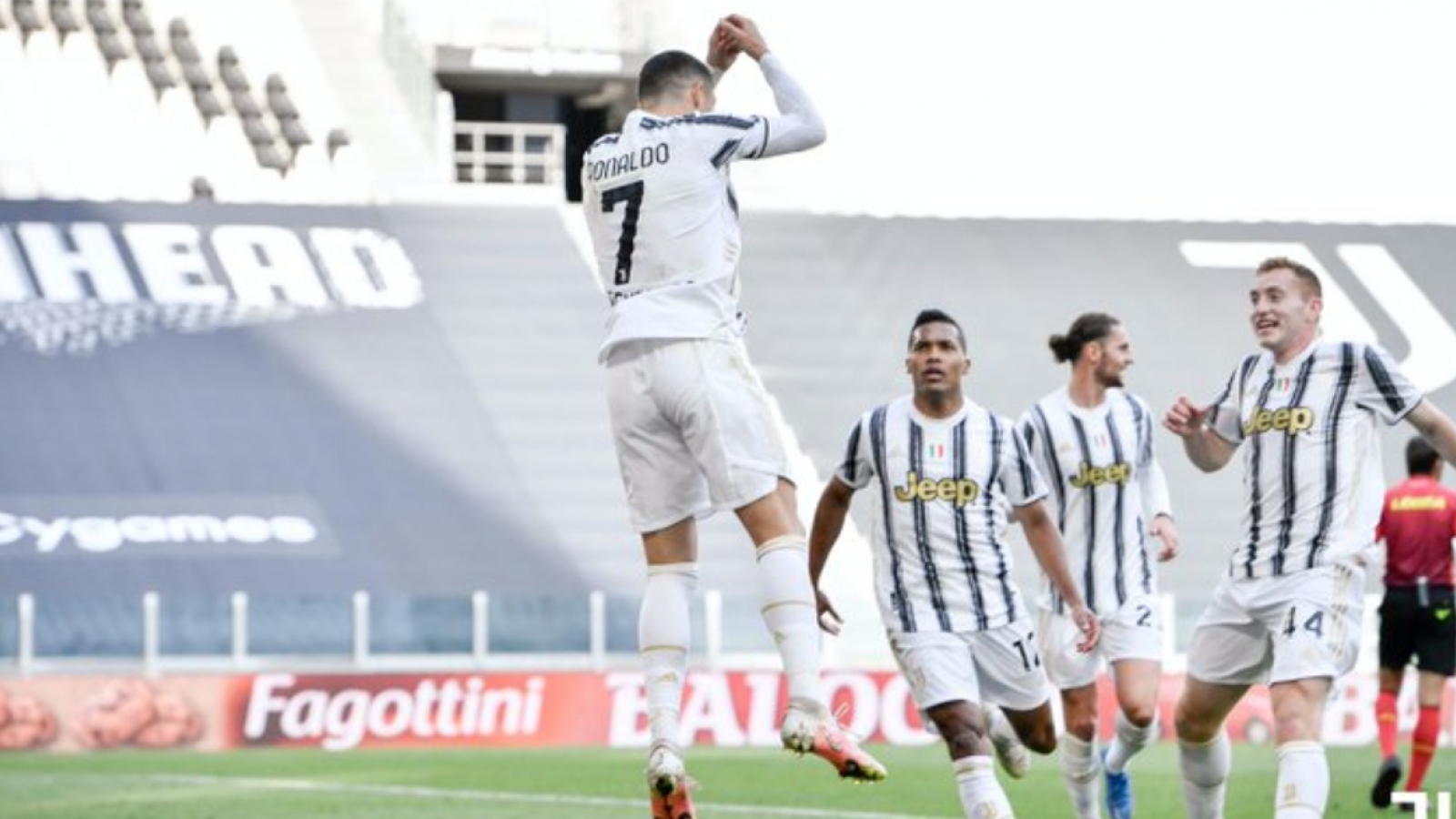 Ronaldo giúp Juventus hạ Inter Milan, nuôi hy vọng dự Champions League 