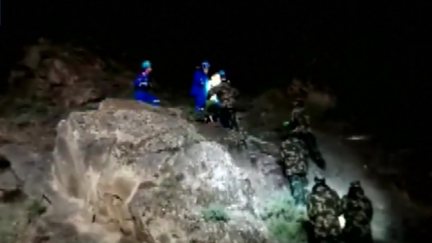 Trắng đêm tìm kiếm nạn nhân vụ chạy việt dã khiến 21 người chết ở Trung Quốc