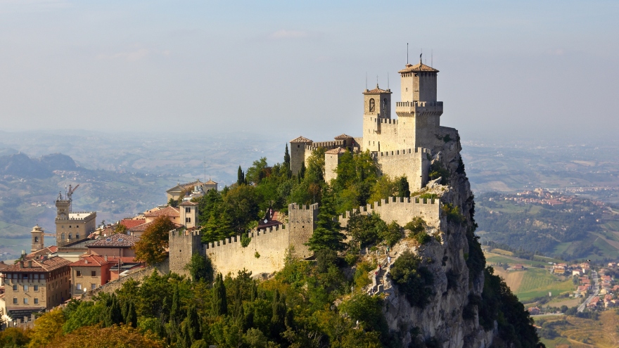 Không còn bệnh nhân Covid-19, San Marino tiêm vaccine cho du khách