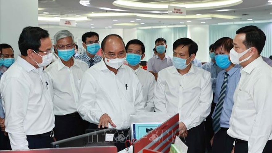 Chủ tịch nước Nguyễn Xuân Phúc thăm một số cơ quan báo chí của Thành phố Hồ Chí Minh