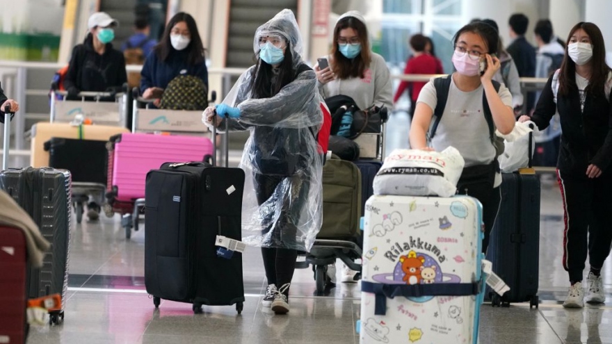 Hong Kong (Trung Quốc) rút ngắn thời gian cách ly đối với người đã tiêm vaccine Covid-19