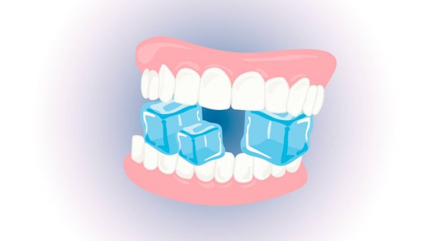 9 tác hại khôn lường của thói quen nhai đá lạnh