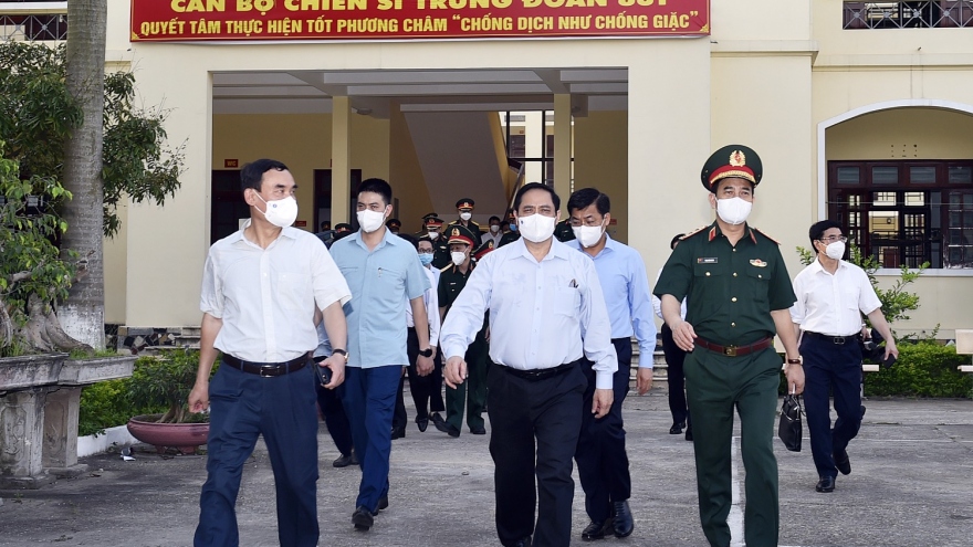 Thủ tướng Phạm Minh Chính trực tiếp thị sát và làm việc tại "tâm dịch" Bắc Giang