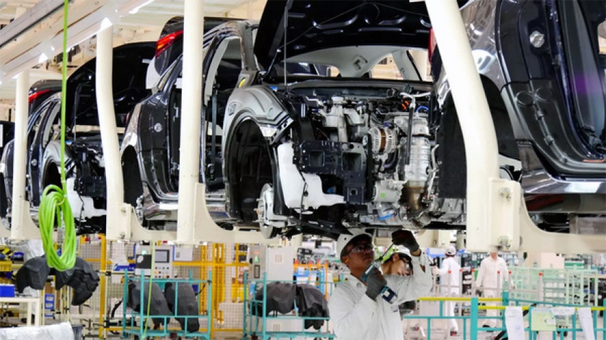 Investors prefer trading in land, shun the less profitable auto industry