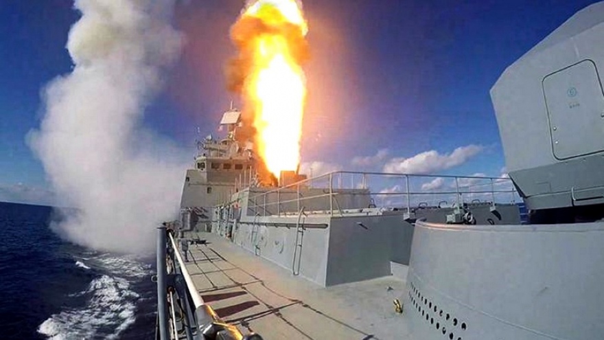 Khinh hạm Đô đốc Grigorovich của Nga diễn tập phóng tên lửa ở Biển Đen