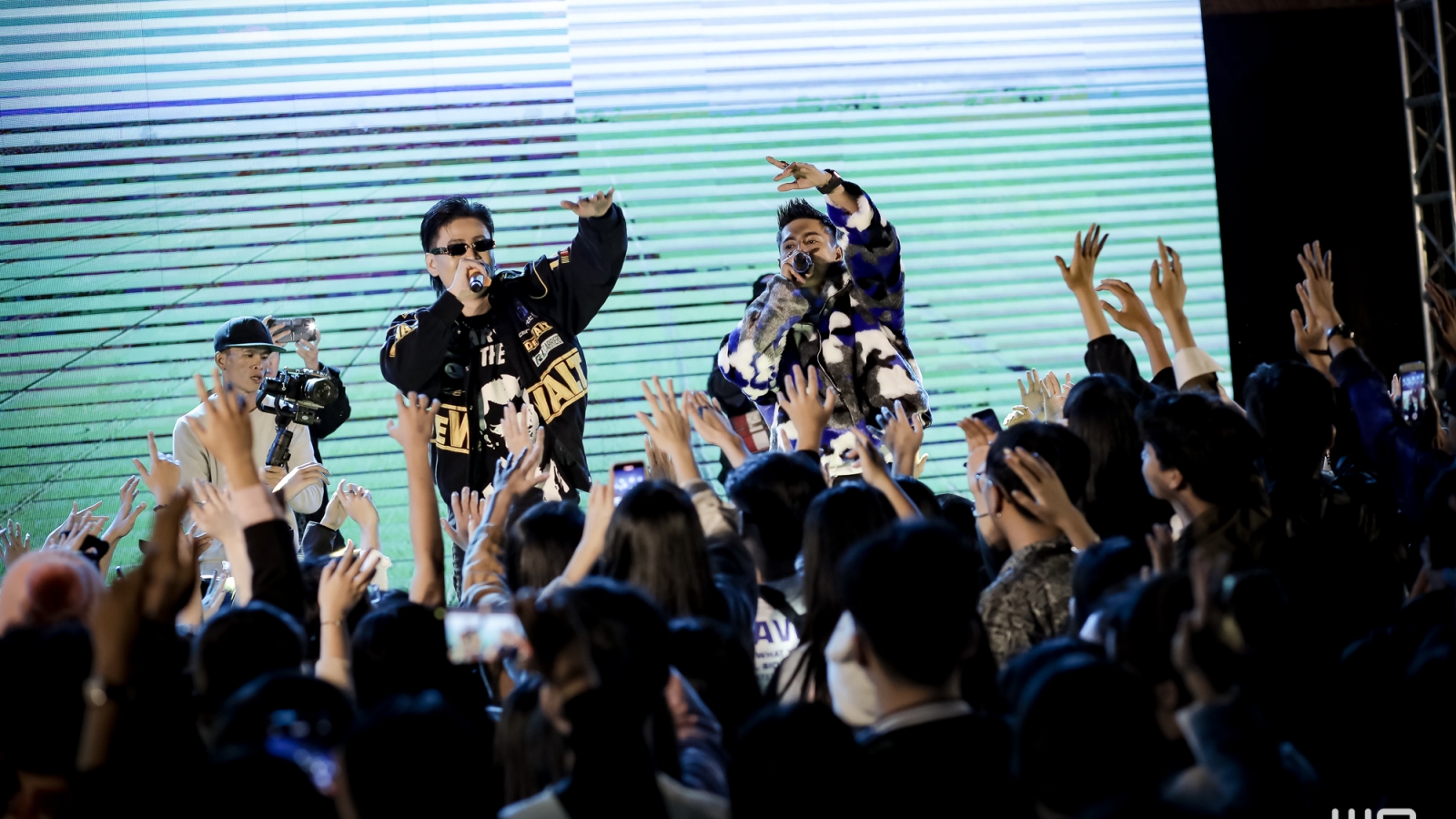 Lăng LD "song kiếm hợp bích" với Khoa trong MV "Ngộ" nhiều cảm xúc