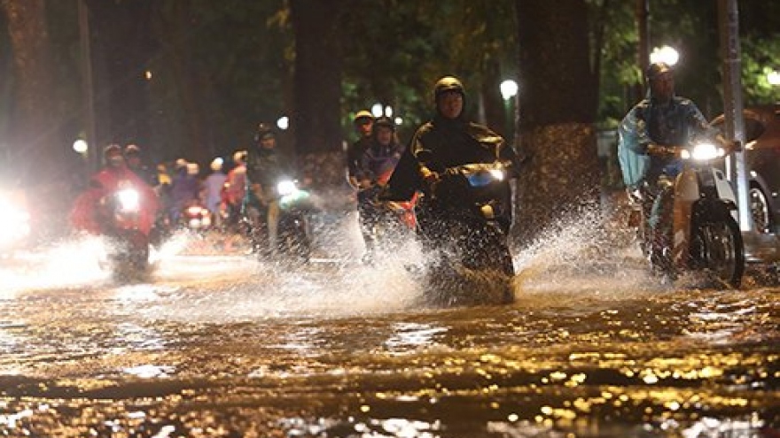 Dự báo thời tiết hôm nay: Hà Nội mưa to, khả năng xảy ra lốc, sét và gió mạnh