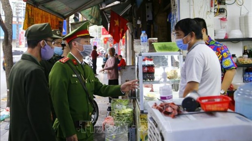 Hanoi, HCM City suspend non-essential services amid COVID-19