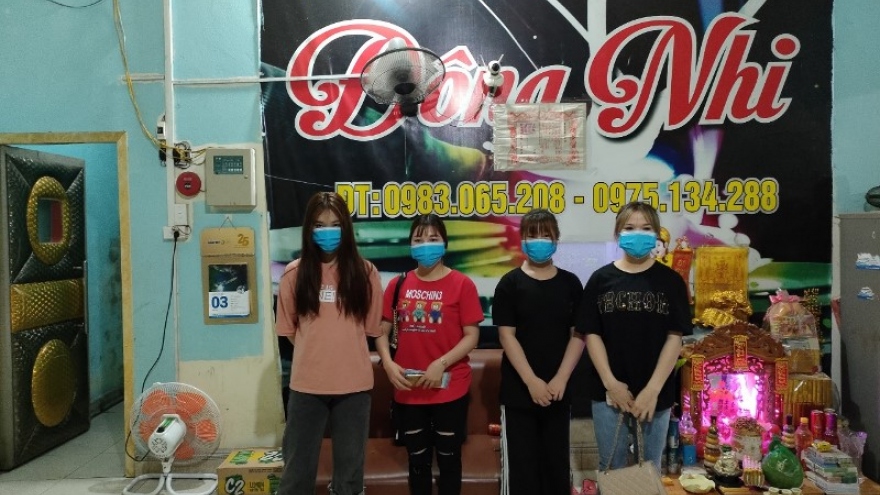 Quảng Ninh cách ly bắt buộc 8 thanh niên tụ tập hát karaoke bất chấp lệnh cấm