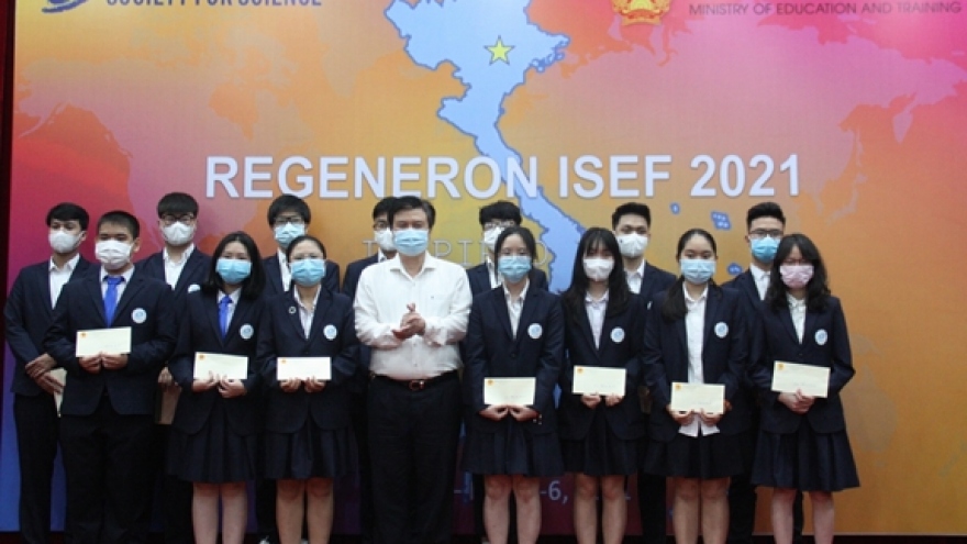 Vietnamese students claim prizes at REGENERON ISEF 2021