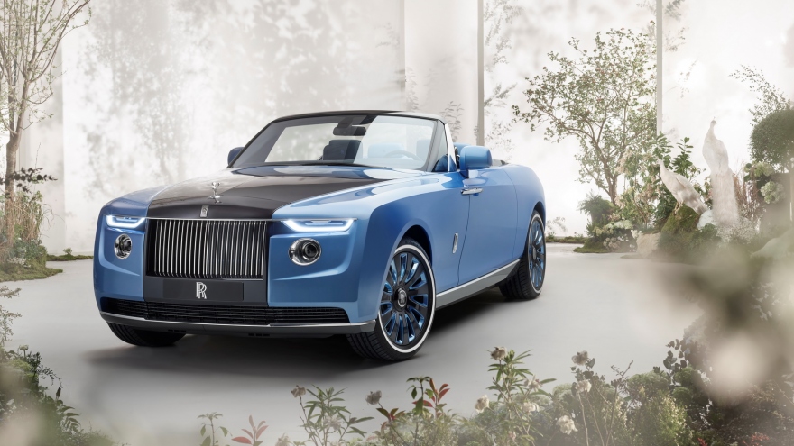 RollsRoyce builds the Sweptail a beautiful oneoff boattail coupe   Autoblog