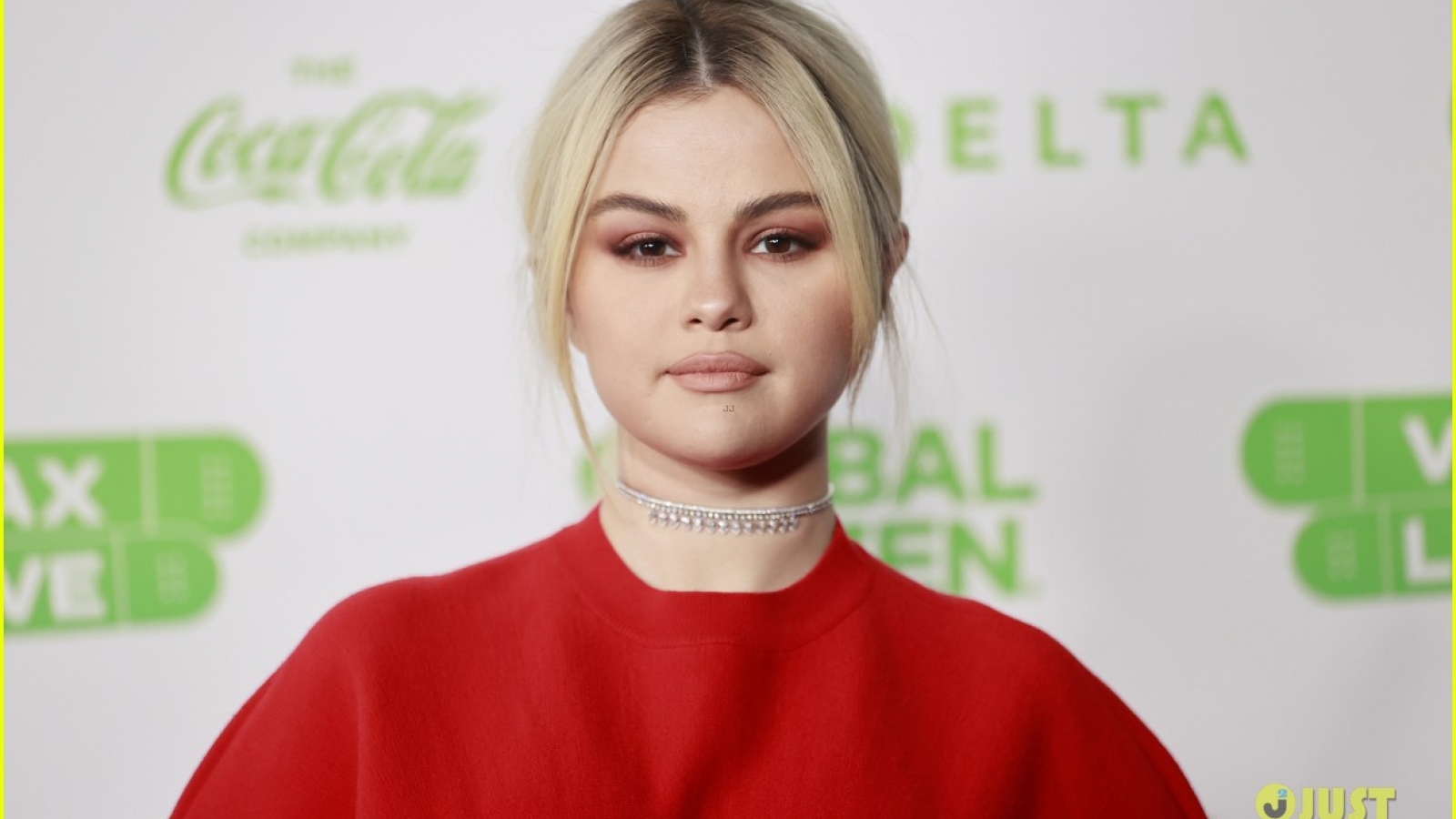 Selena Gomez khoe sắc với đầm đỏ quyến rũ tại sự kiện
