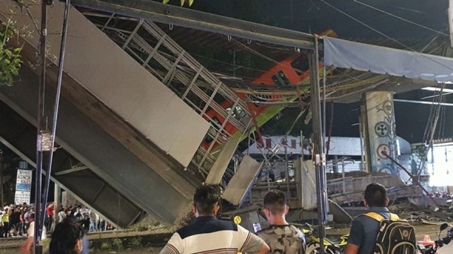 Chủ tịch nước gửi điện thăm hỏi Tổng thống Mexico về vụ sập cầu vượt metro