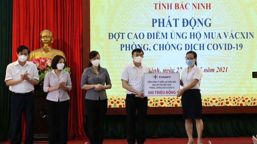 Điện lực miền Bắc ủng hộ 1 tỷ đồng cho Bắc Giang, Bắc Ninh 