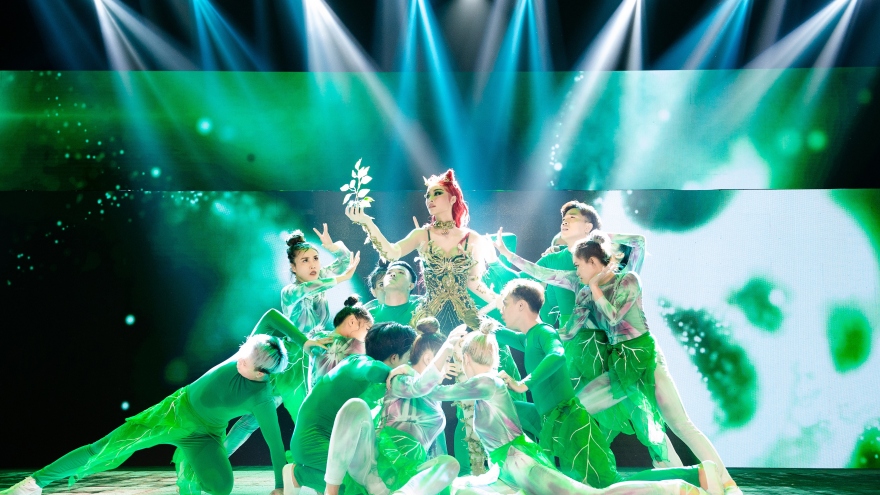 Á hậu Kiều Loan hóa “mẹ thiên nhiên” trong tập 1 "The Heroes"