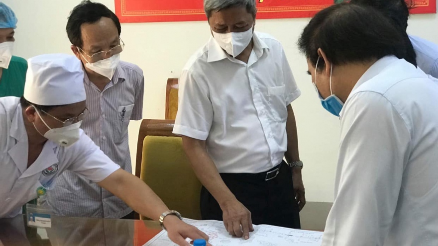 Bộ Y tế khảo sát lập đơn vị hồi sức tích cực điều trị bệnh nhân COVID-19 tại Bắc Giang