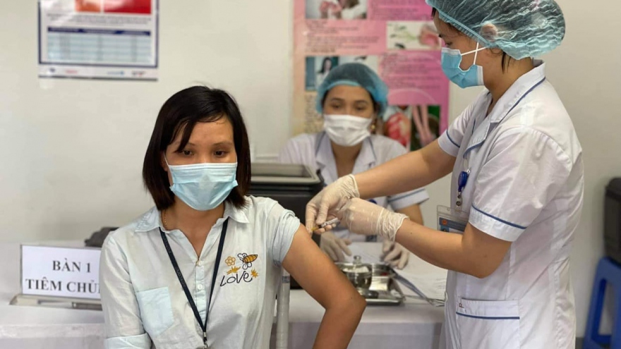 96 công nhân đầu tiên ở KCN Quế Võ, Bắc Ninh được tiêm vaccine phòng COVID-19
