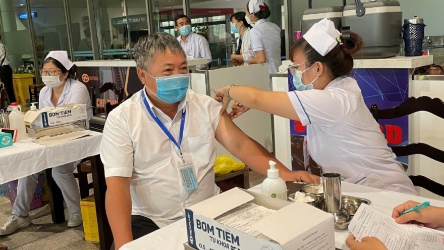 Đề nghị ưu tiên tiêm vaccine ngừa Covid-19 cho nhân viên hàng không
