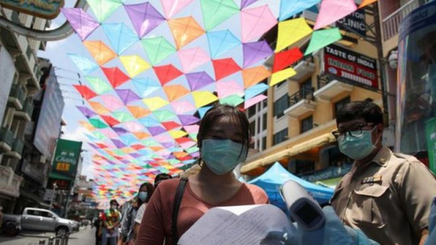 Thái Lan nới lỏng quy định về nhà hàng giữa làn sóng dịch Covid-19 thứ 3         