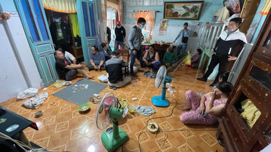 Bắt giam 3 đối tượng tổ chức cờ bạc ở Tiền Giang