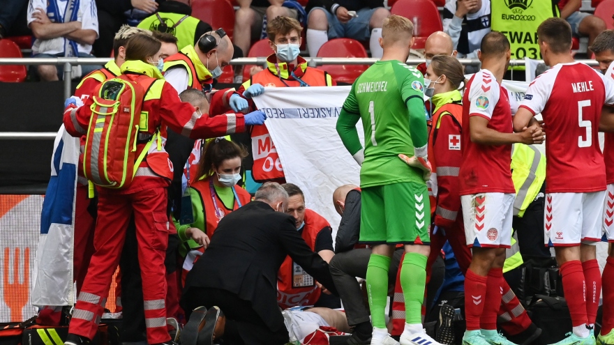 Khoảnh khắc kinh hoàng Eriksen đổ gục xuống sân khi đang thi đấu EURO 2021